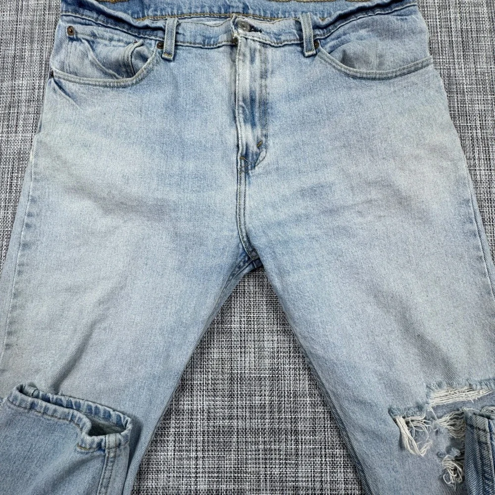 Levis *orders ship